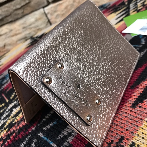 Kate Spade RoseGold Passport Holder retired - Picture 13 of 14